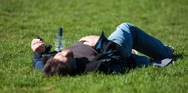 Nach den Entbehrungen der Pandemie wollen die Jugendlichen sich und ihre Grenzen austesten. Das sollte jedoch nicht mit Alkohol oder anderen Drogen geschehen.