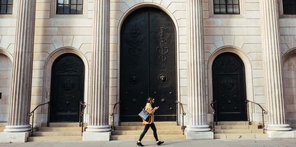 In der Pandemie und der dadurch ausgelösten Jahrhundertrezession haben die Zentralbanken rund um den Globus zu beispiellosen Maßnahmen ge­griffen.