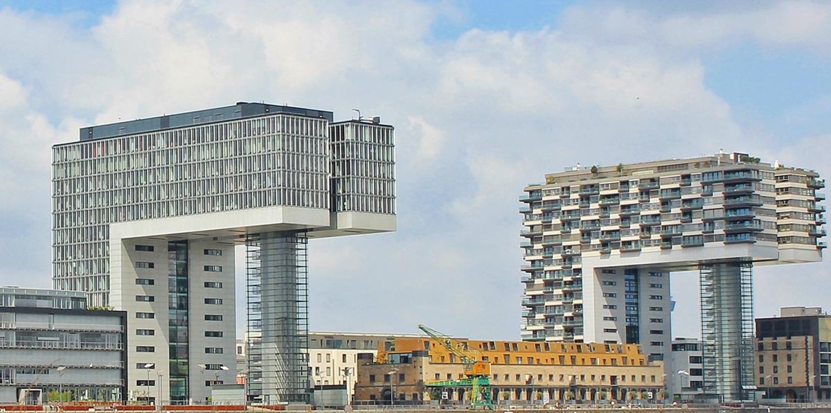 Es mutet daher merkwürdig an, wenn Investoren nun erklären, Wohnimmobilien stärker zukaufen zu wollen.