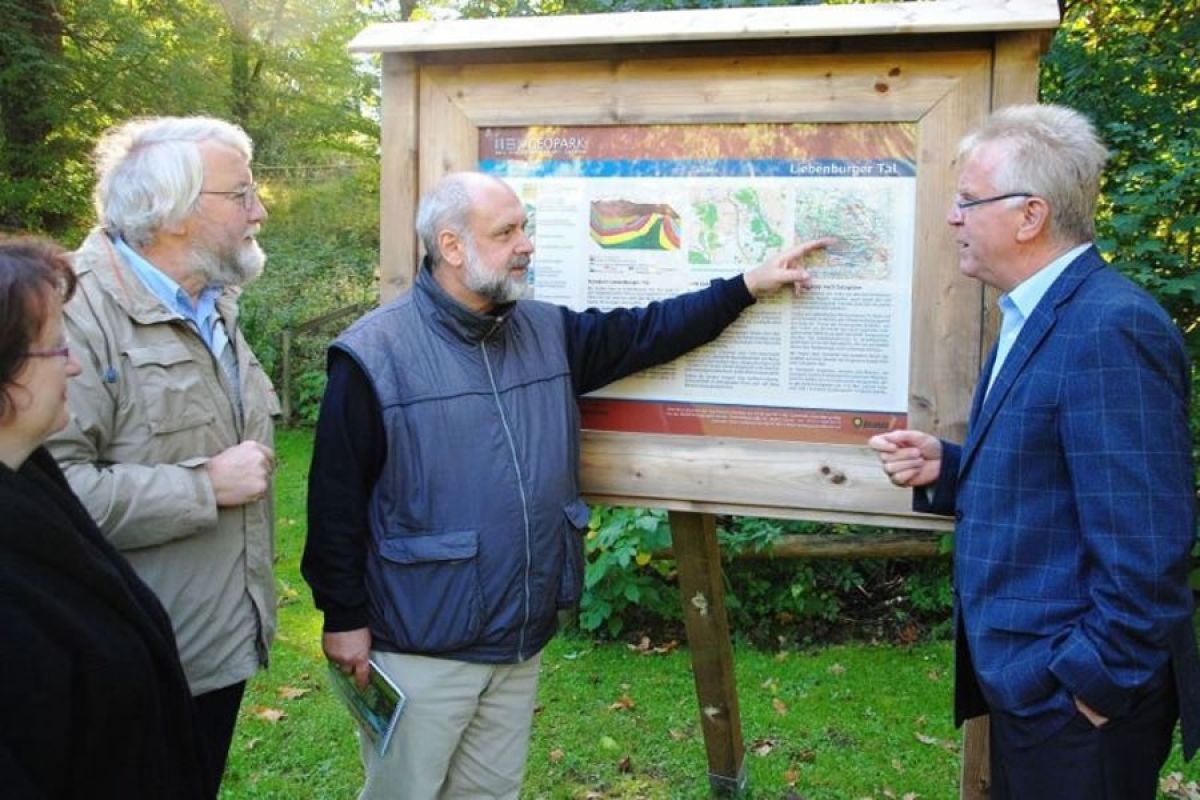 Projektvorstellung:  v.l.: Sabine Seifarth, BUND Goslar; Karl-Friedrich Weber, GeoPark Harz . Braunschweiger Land . Ostfalen; Dr. Friedhart Knolle, BUND Goslar; Hubert Spaniol, Buergermeister Liebenburg