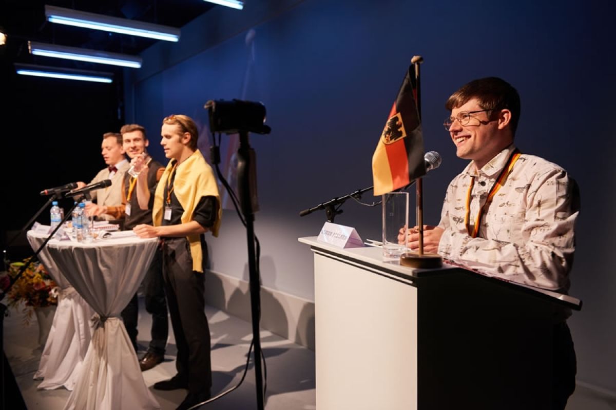 »Die Lächerliche Finsternis« Frederik Schmid, Patrick Gees, Gabriel von Berlepsch und Benedikt Kauff