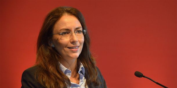 Die 54-jährige SPD-Bundestagsabgeordnete Yasmin Fahimi war zuvor auf dem Bundeskongress des DGB in Berlin mit 93,2 Prozent der abgegebenen Delegiertenstimmen zur Nachfolgerin von Hoffmann gewählt worden.