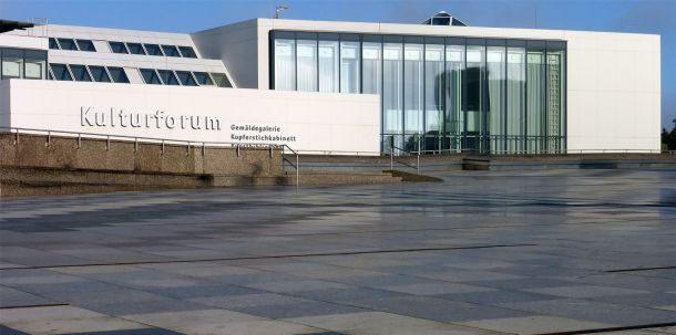 Jedoch, bis heute sind alle Bemühungen gescheitert, die Räume zwischen seinen Museen, Bibliotheken und Konzertsälen zu einem attraktiven Aufenthaltsort zu machen.