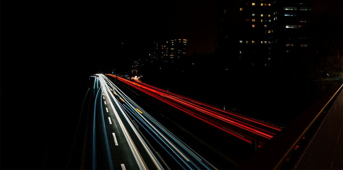 Erst nachdem ein Teilstück im Dunkeln lag und erste Berichte auftauchten, sah man sich genötigt, die Berliner Autofahrerinnen und Autofahrer in Kenntnis zu setzen. Selbst der Senat wusste nach eigenen Angaben von nichts.