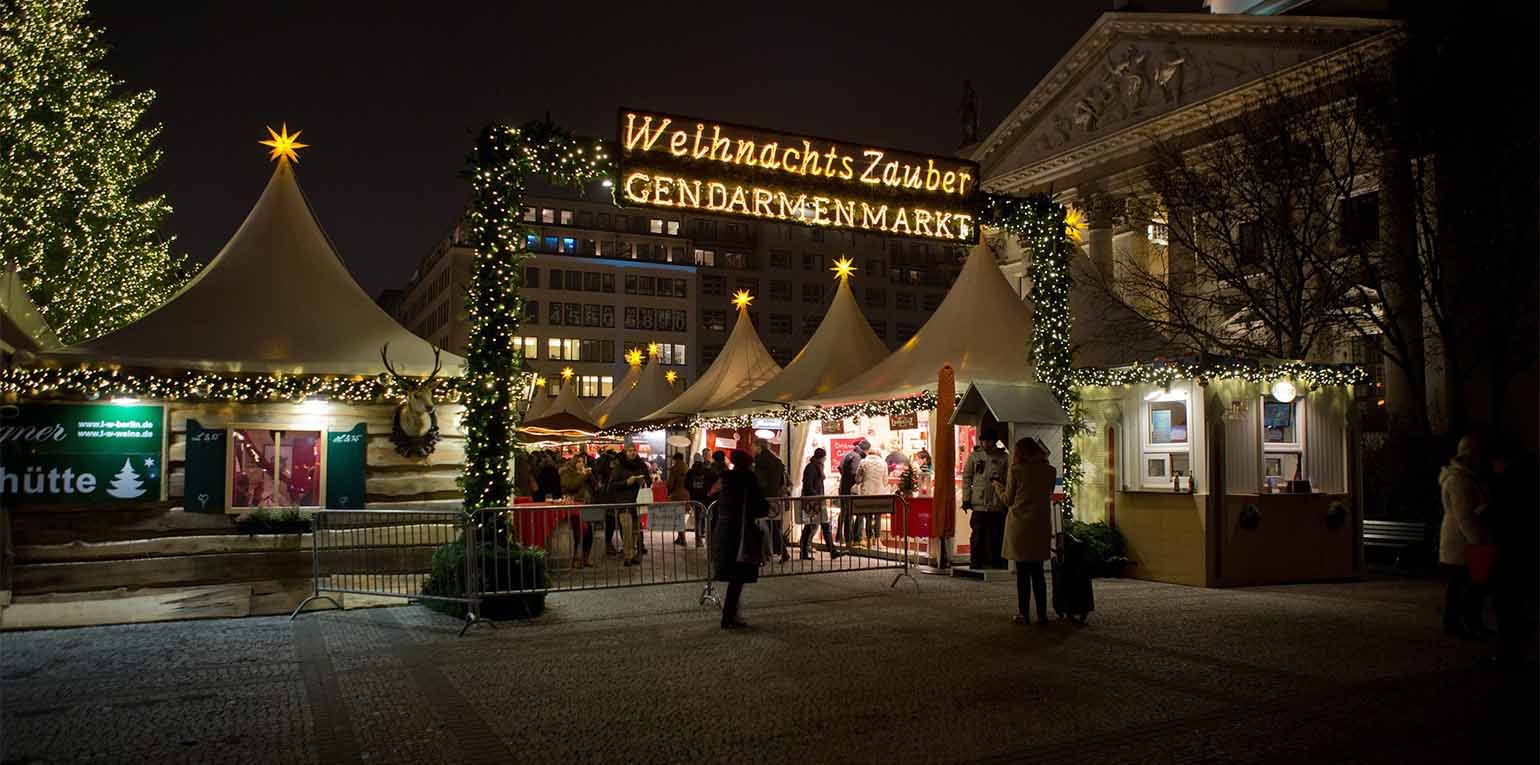 Was heißt das für Eltern, die ihre Kinder am Wochenende ins Karussell setzen, Bratäpfel kaufen und den Weihnachtsmarkt gemütlich am Glühweinstand ausklingen lassen? Sollen sie jeden Dreitagebart mit verdächtigem Rucksack im Auge behalten? Oder dem Weihnachtsmann misstrauen, weil unterm roten Mantel der Taliban lauern könnte?