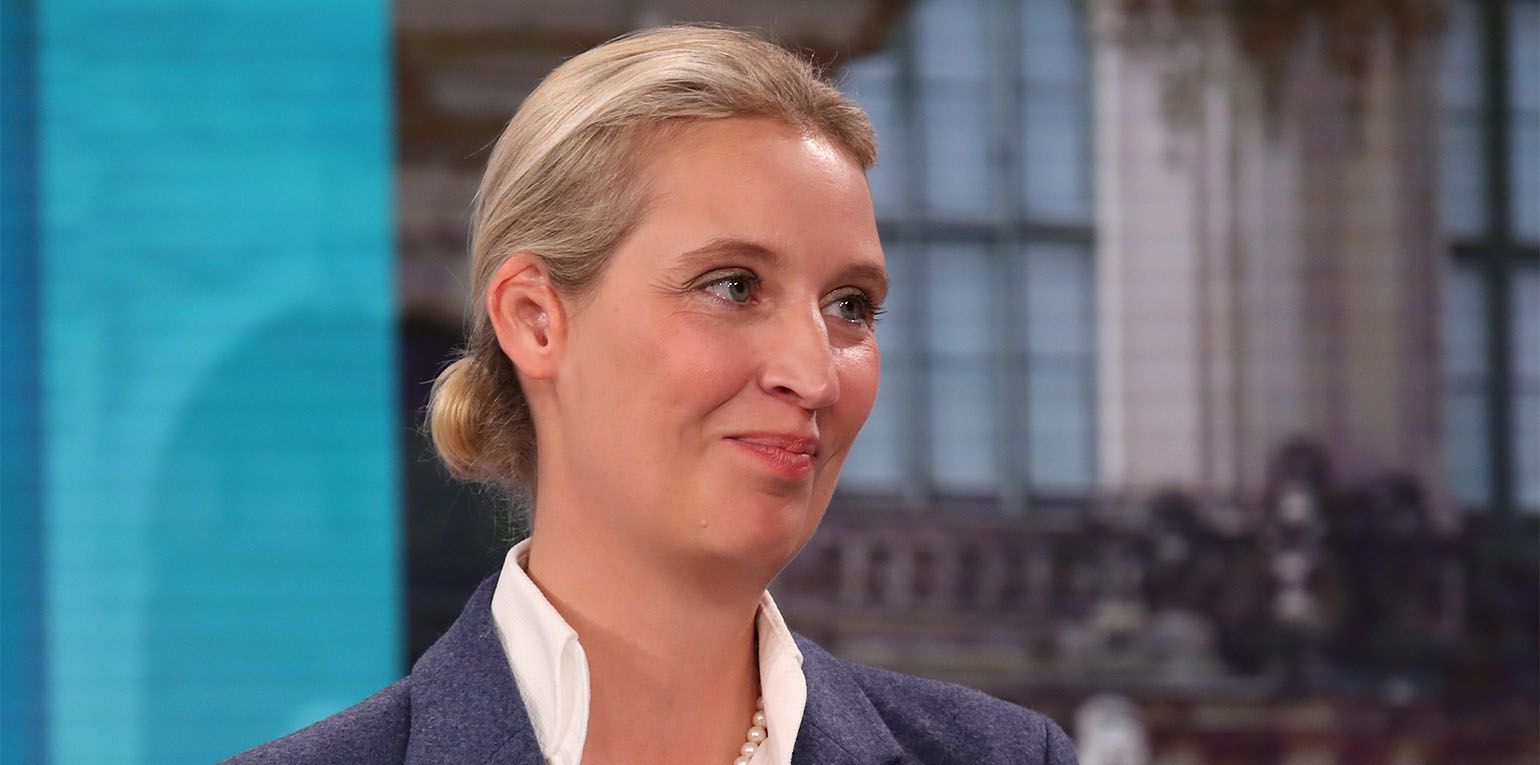 Noch nie saß eine Vorsitzende so fest im Sattel wie Alice Weidel. Sie eint die Partei hinter sich, sie bedient das völkische Lager. In ihrer Rede lobt sie den Rechtsextremisten Björn Höcke.