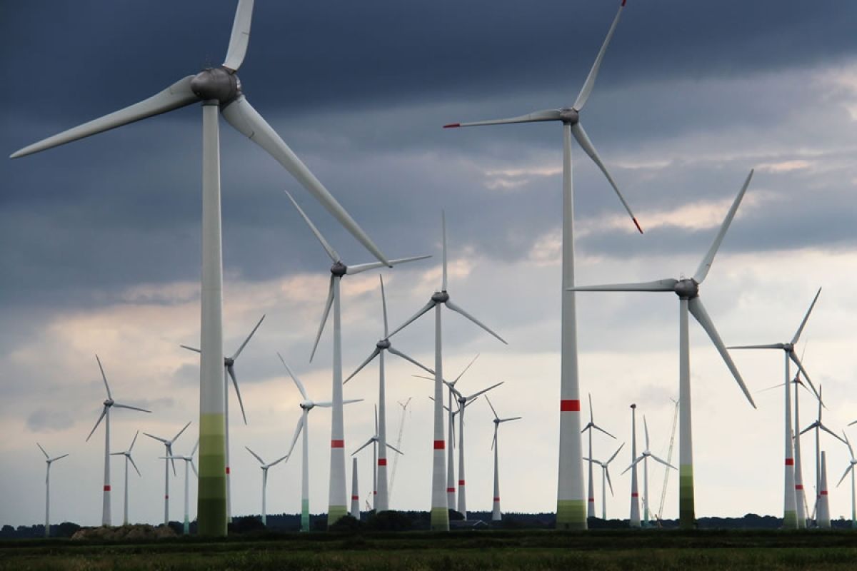 Windräder in Ostfriesland. 26.000 Windräder stehen schon in Deutschland - und es sollen noch mehr werden.