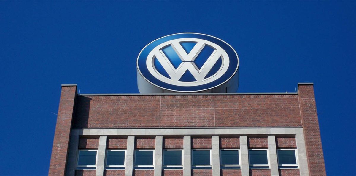 Die Gewinne bei VW schrumpfen, Aktienkurse brechen ein, Tausende Arbeitsplätze und die Zukunft von mindestens drei Standorten stehen derzeit auf dem Spiel.