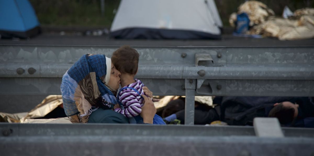 Auch für Kinder mit Familienangehörigen, Frauen, Traumatisierte und Männer ist die Situation auf den griechischen Inseln menschenunwürdig.